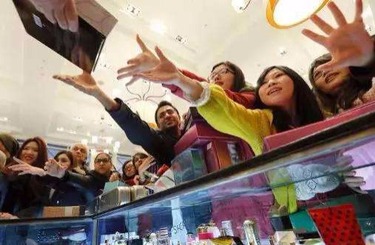 欧美大鸡巴肏大骚屄在线观看中国人依然爱赴日旅游 消费已由爆买转向网购